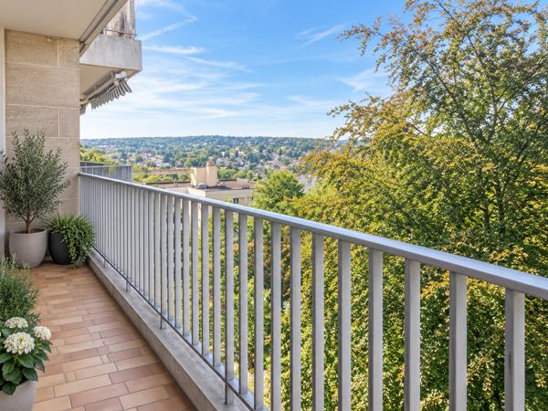 Appartement
         3 pièces
        - 74 m² 560 000 € *