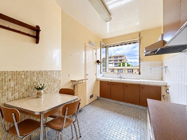 Appartement
         3 pièces
        - 74 m² 560 000 € *