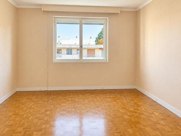 Appartement
         3 pièces
        - 74 m² 560 000 € *