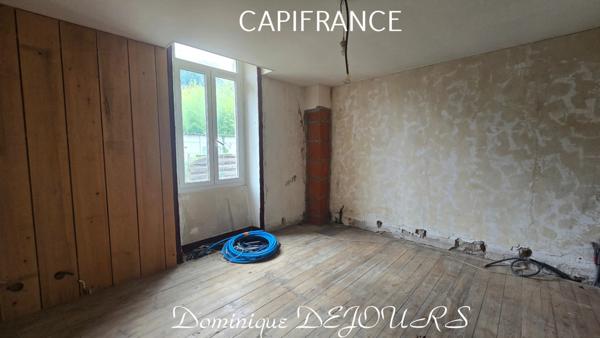 Ardèche, Vallée de l'Eyrieux, à St Sauveur de Montagut au coeur du village Maison à vendre de 105 m² avec terrain attenant 160m²