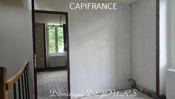 Ardèche, Vallée de l'Eyrieux, à St Sauveur de Montagut au coeur du village Maison à vendre de 105 m² avec terrain attenant 160m²