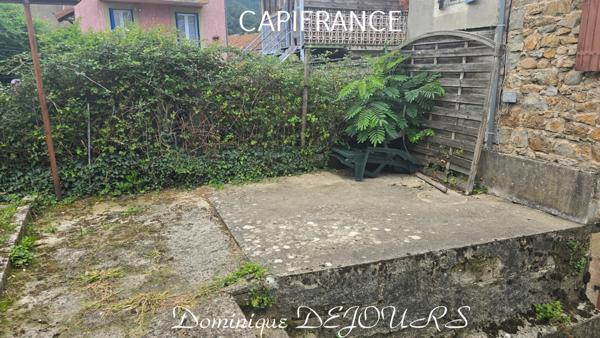 Ardèche, Vallée de l'Eyrieux, à St Sauveur de Montagut au coeur du village Maison à vendre de 105 m² avec terrain attenant 160m²