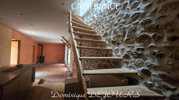 Ardèche, Vallée de l'Eyrieux, à St Sauveur de Montagut au coeur du village Maison à vendre de 105 m² avec terrain attenant 160m²