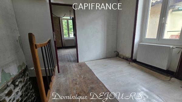 Ardèche, Vallée de l'Eyrieux, à St Sauveur de Montagut au coeur du village Maison à vendre de 105 m² avec terrain attenant 160m²