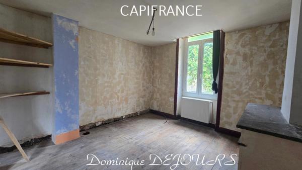 Ardèche, Vallée de l'Eyrieux, à St Sauveur de Montagut au coeur du village Maison à vendre de 105 m² avec terrain attenant 160m²