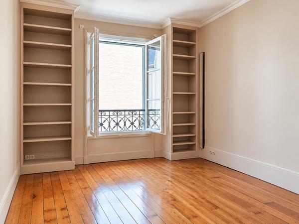Appartement
         2 pièces
        - 33 m² Exclusivité 437 000 € *