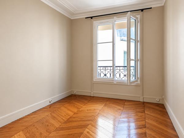 Appartement
         2 pièces
        - 33 m² Exclusivité 437 000 € *