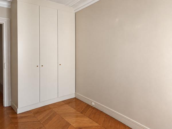 Appartement
         2 pièces
        - 33 m² Exclusivité 437 000 € *