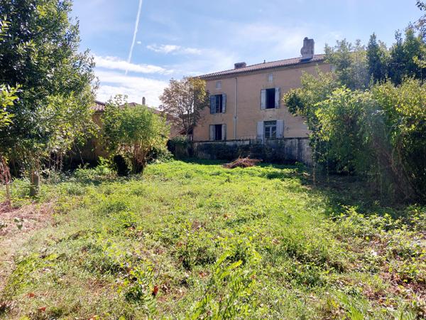 Maison bourgeoise 350 m2 avec jardin 2000 m2 en bordure du Canal
