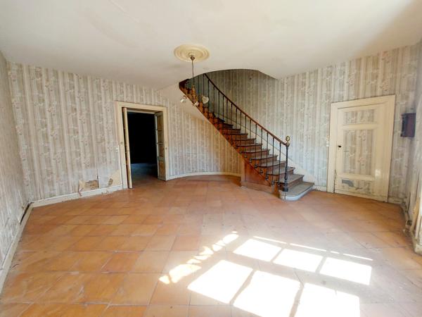 Maison bourgeoise 350 m2 avec jardin 2000 m2 en bordure du Canal