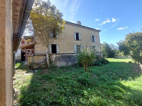 Maison bourgeoise 350 m2 avec jardin 2000 m2 en bordure du Canal