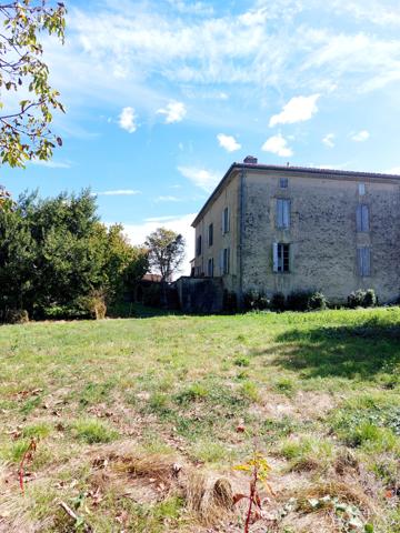 Maison bourgeoise 350 m2 avec jardin 2000 m2 en bordure du Canal