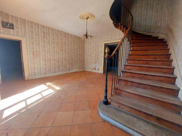 Maison bourgeoise 350 m2 avec jardin 2000 m2 en bordure du Canal