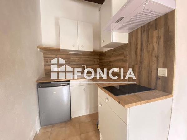 Location Studio 30.1 m² - 9 PLACE AUX HERBES Uzes 30700