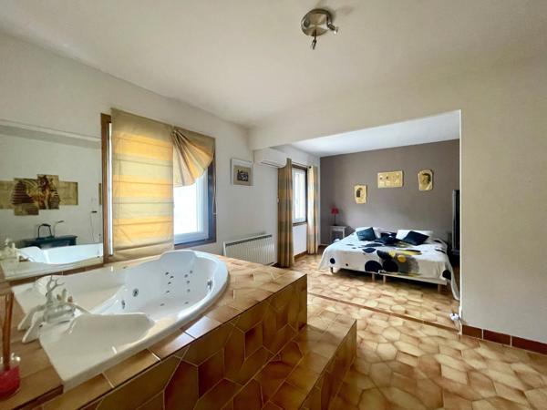 Maison de 197 m² avec vue dominante sur la campagne, sur un terrain de 2 360 m²