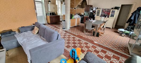 Maison 200m2 avec Garage 120m2 et Cour 80m2