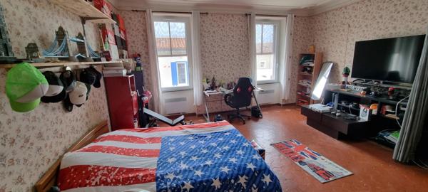 Maison 200m2 avec Garage 120m2 et Cour 80m2