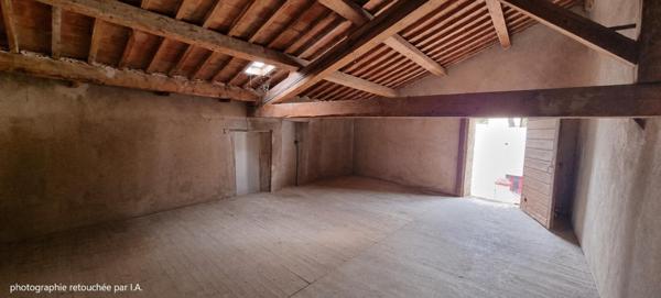 Maison 200m2 avec Garage 120m2 et Cour 80m2