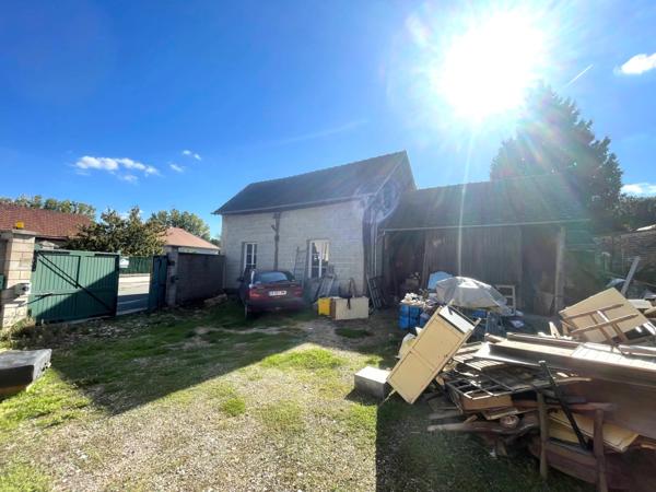 Deux dépendances à rénover à LORMAYE (28)