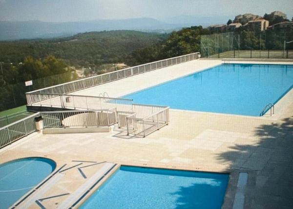 Mougins le Haut. 2 pièces avec terrasse, cave et garage.