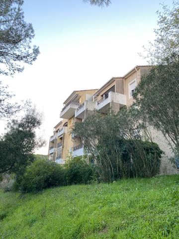 Mougins le Haut. 2 pièces avec terrasse, cave et garage.