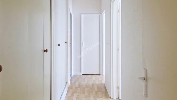 Appartement T3 bis à Poitiers, rez-de-chaussée avec balcon et parking couvert