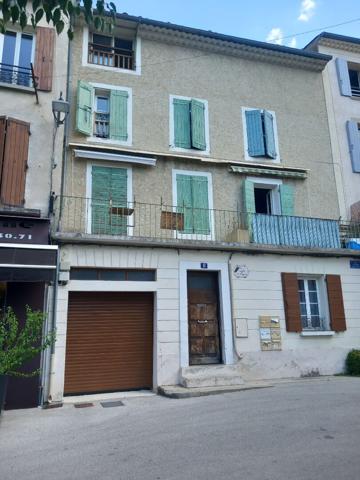 T2 MEUBLE AVEC GARAGE CENTRE HISTORIQUE
