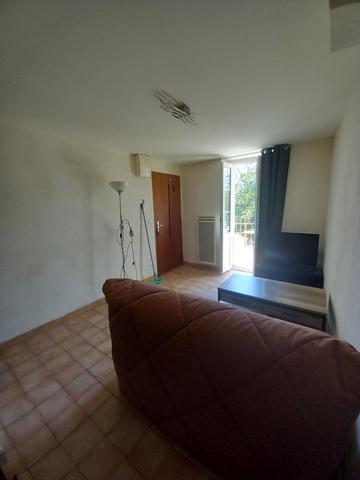 T2 MEUBLE AVEC GARAGE CENTRE HISTORIQUE