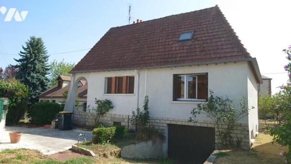 MAISON DE VILLE PROCHE CENTRE COMMERCIAL ET BORD DE LOIRE