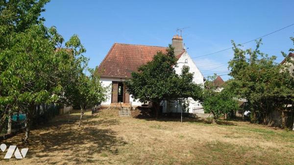 MAISON DE VILLE PROCHE CENTRE COMMERCIAL ET BORD DE LOIRE