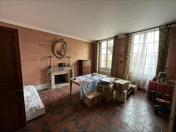 Maison à vendre |  Saint-Savinien |  10 pièces | 235 m²