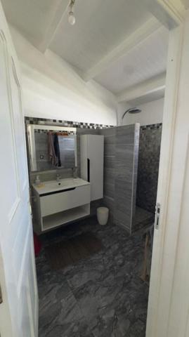 Villa T4 78 m2 de plain-pied avec piscine au Lamentin