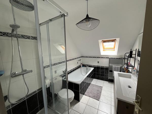 Charmante Maison à Vendre à La Chapelle sur Erdre - 4 Chambres.