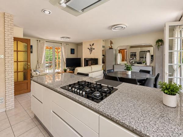 Maison à vendre 5 pièces VAUX SUR SEINE (78) - garage - dépendances - jardin - cuisine d'été