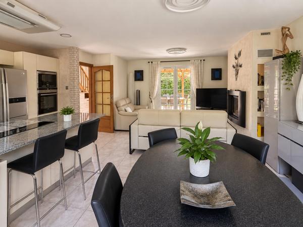 Maison à vendre 5 pièces VAUX SUR SEINE (78) - garage - dépendances - jardin - cuisine d'été