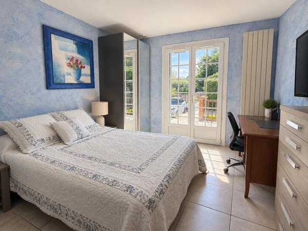Maison à vendre 5 pièces VAUX SUR SEINE (78) - garage - dépendances - jardin - cuisine d'été