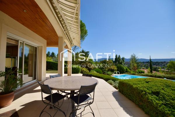 Très belle maison, 3 chambres, un bureau, piscine, garage