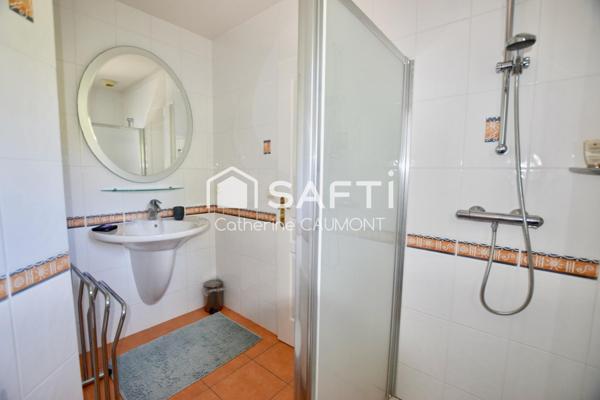 Très belle maison, 3 chambres, un bureau, piscine, garage