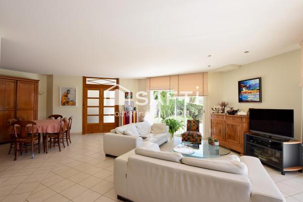 Très belle maison, 3 chambres, un bureau, piscine, garage