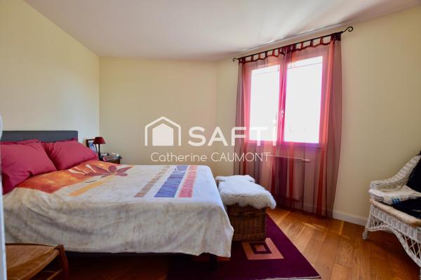 Très belle maison, 3 chambres, un bureau, piscine, garage