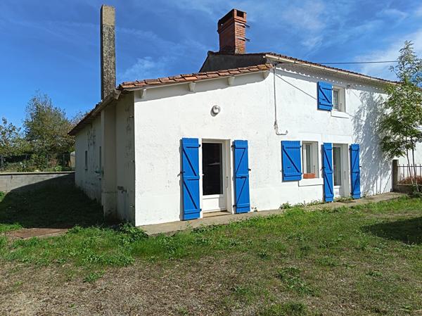 Maison Saint Maurice Le Girard 5 pièce(s) 95m² 2 chambres  1205 m² terrain calme
