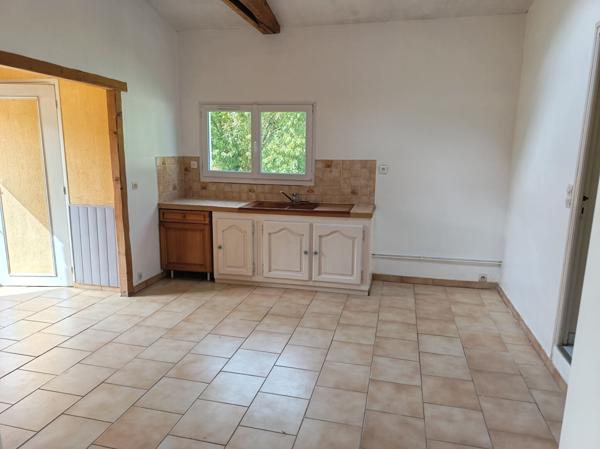 Maison Saint Maurice Le Girard 5 pièce(s) 95m² 2 chambres  1205 m² terrain calme