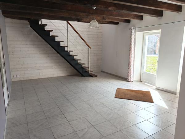 Maison Saint Maurice Le Girard 5 pièce(s) 95m² 2 chambres  1205 m² terrain calme