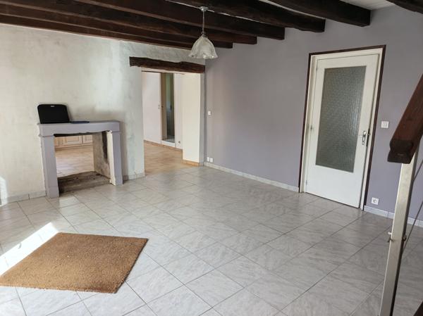 Maison Saint Maurice Le Girard 5 pièce(s) 95m² 2 chambres  1205 m² terrain calme