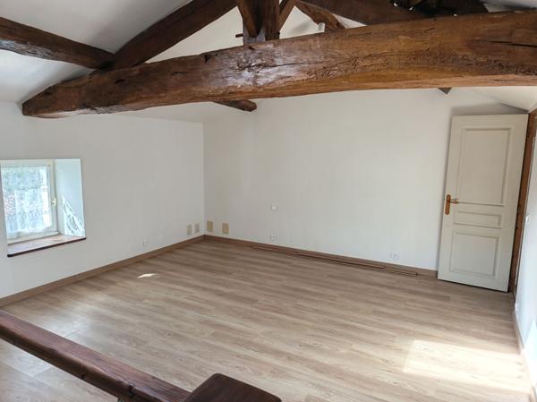 Maison Saint Maurice Le Girard 5 pièce(s) 95m² 2 chambres  1205 m² terrain calme
