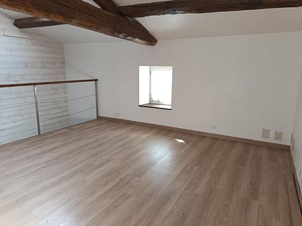 Maison Saint Maurice Le Girard 5 pièce(s) 95m² 2 chambres  1205 m² terrain calme
