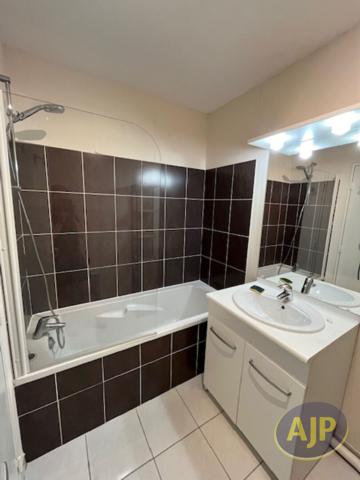 Appartement à louer Noyal Chatillon Sur Seiche : 3 pièces, 64m² avec 2 chambre(s) à 909€ - AJP Immobilier Pacé