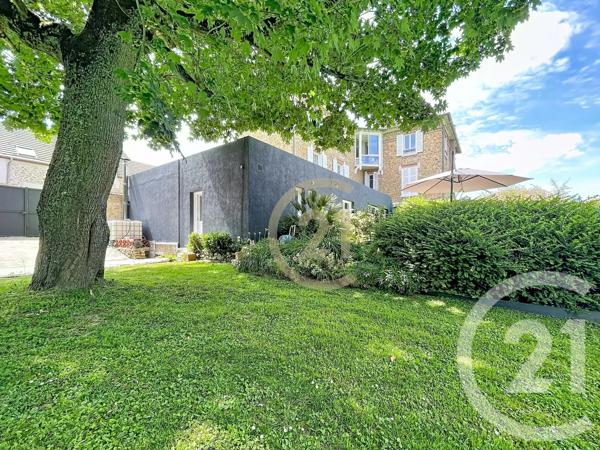 Maison à vendre  10 pièces - 302,30 m 2   FONTENAY LE FLEURY  - 78