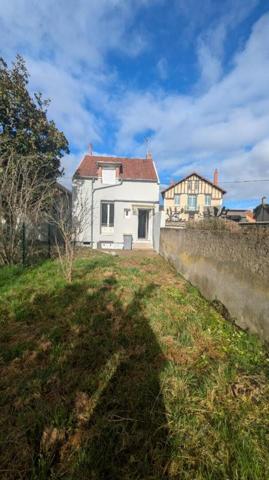 Maison de ville avec jardin et cave sur Varennes Sur Allier