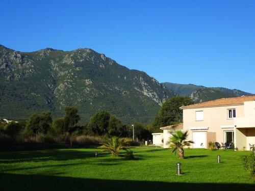 MINI VILLA type T2 avec terrasse et coin jardin, vue montagne et parc